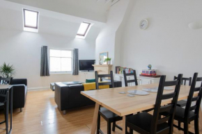 Fantastic 3 Bed Brighton House- Sleeps 6- SUPERFAST WiFi and Garage